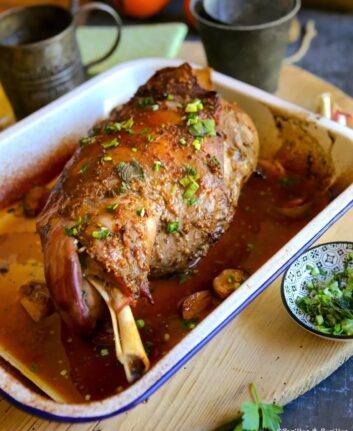 Epaule d'agneau au four, dukkah et orange