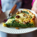 Quiche aux épinards, chabichou et noix