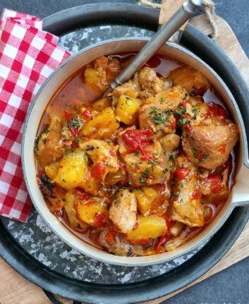 Sauté de porc à ananas et aux piquillos