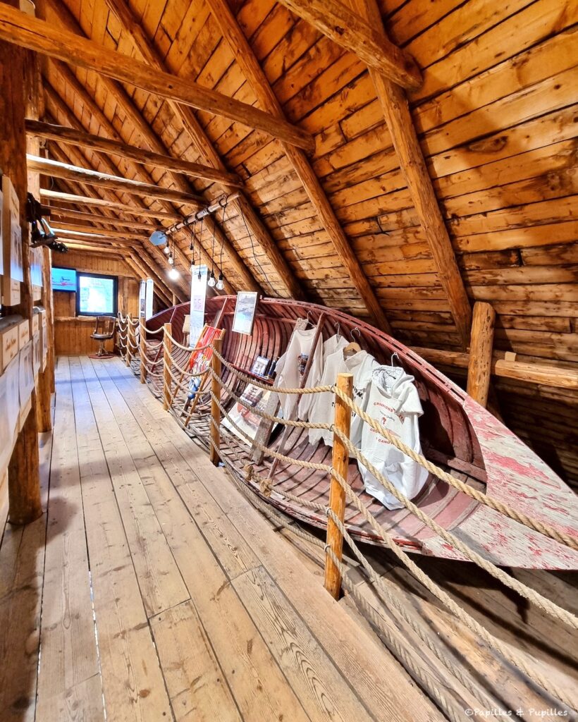 Ancien canot à glace