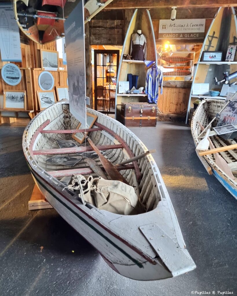 Ancien canot à glace