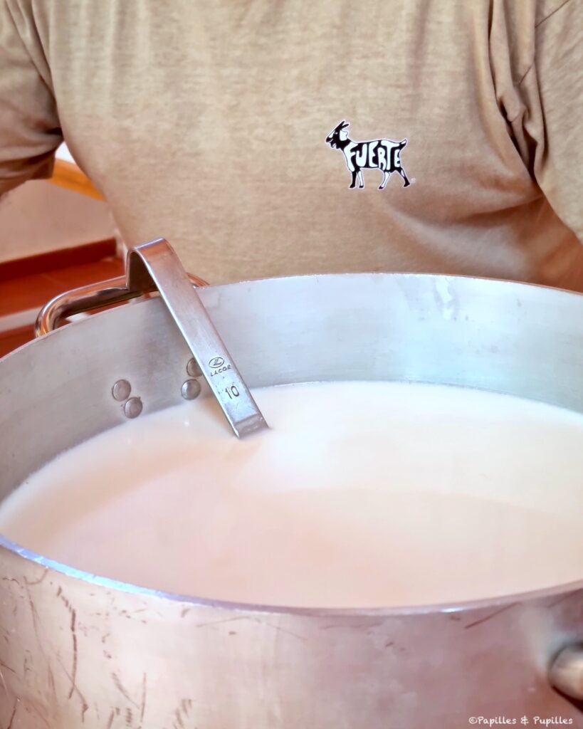 Lait de chèvre bio entier