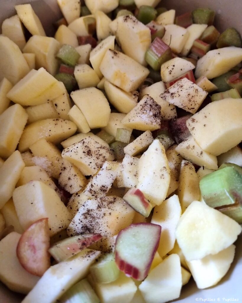 Яблочный компот из ревеня, простой и вкусный рецепт