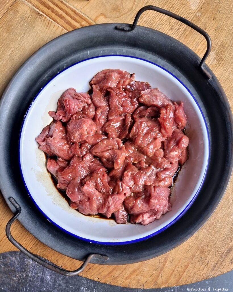 Viande avec ingrédients marinade