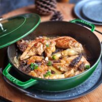 Suprêmes de pintade, morilles, sauce Champagne