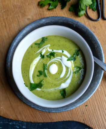 Velouté de courgettes, pommes de terre et persil