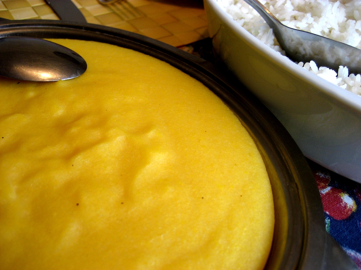 Angu, polenta brésilienne à base de farine de manioc