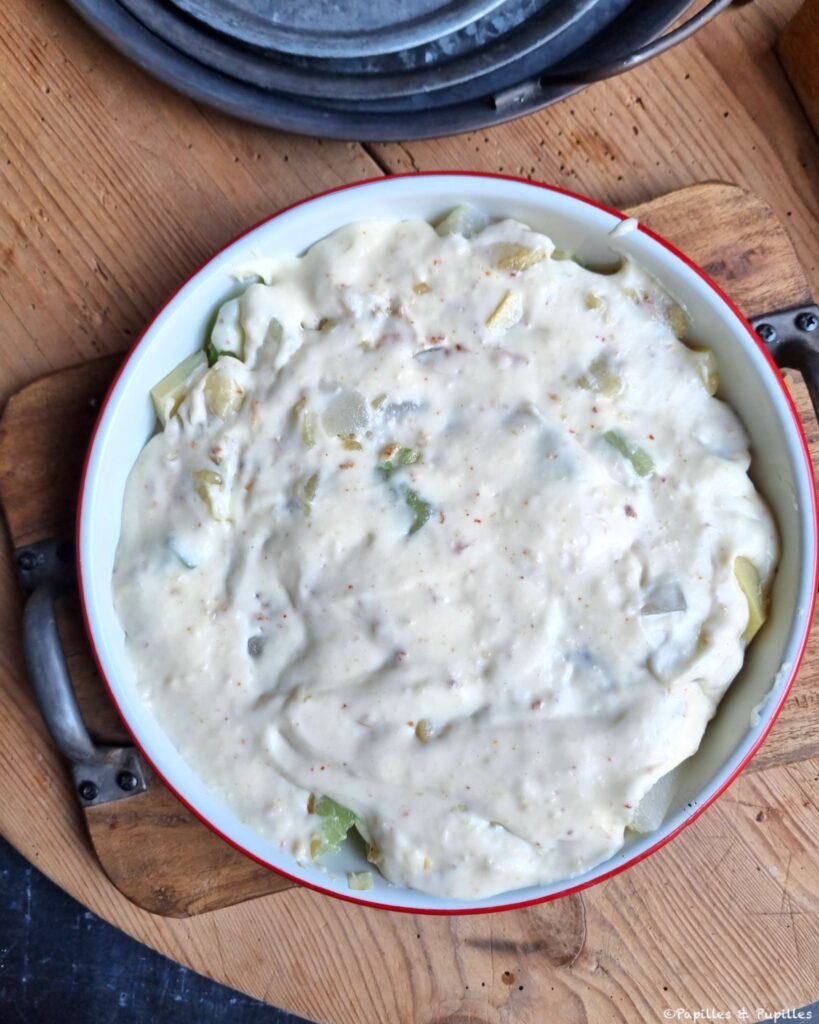 Versez la béchamel au Parmesan