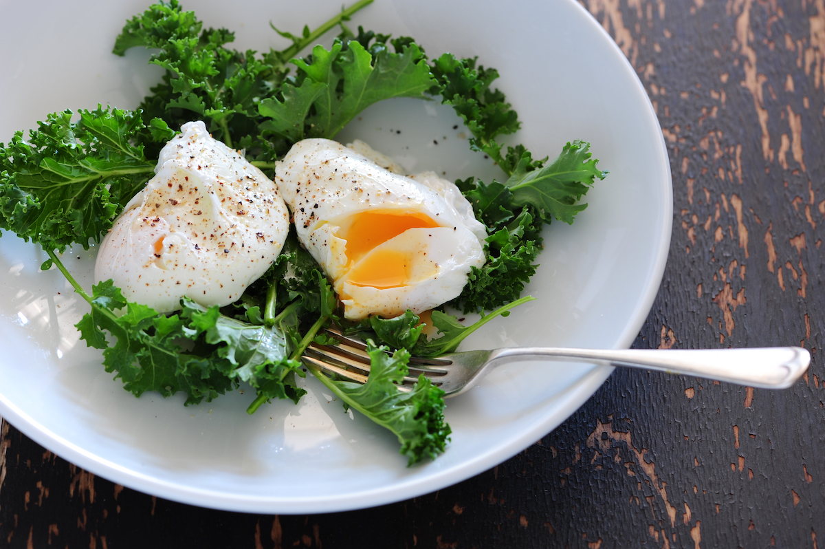 Comment cuire des œufs pochés : une recette facile et rapide