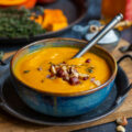 Velouté de potimarron au thym et noisettes
