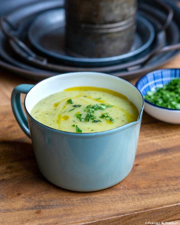 Velouté de courgettes aux pommes de terre et oignons