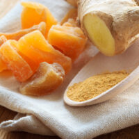 Gingembres frais, poudre et confit ©Voyagerix shutterstock