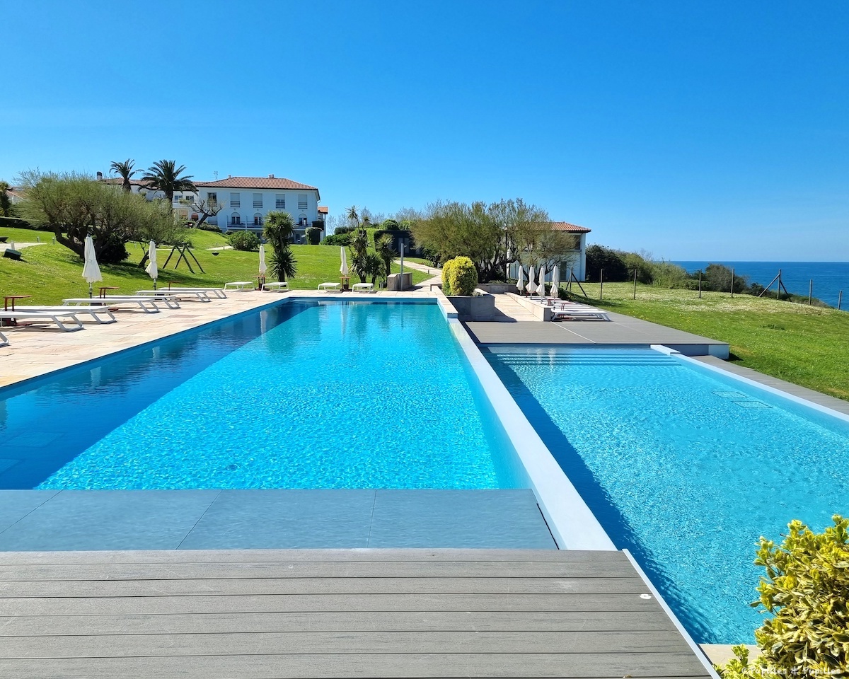 Piscine et terrasse de l’hôtel La Réserve à Saint-Jean-de-Luz