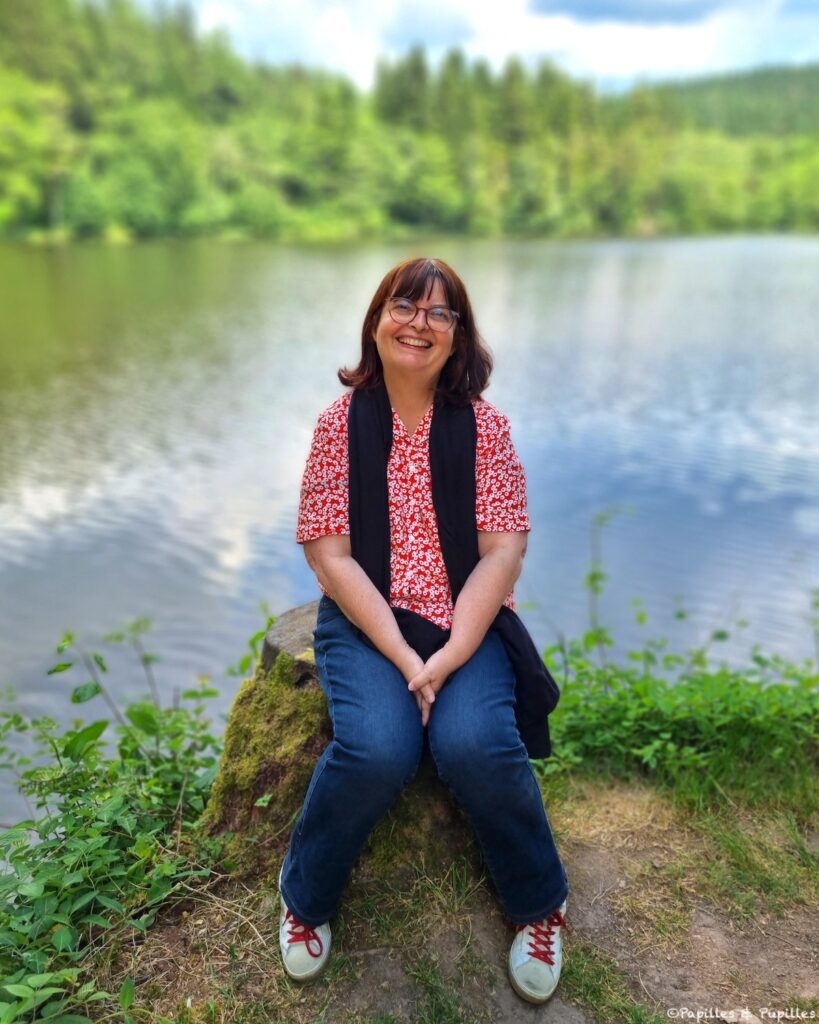Anne au bord du lac