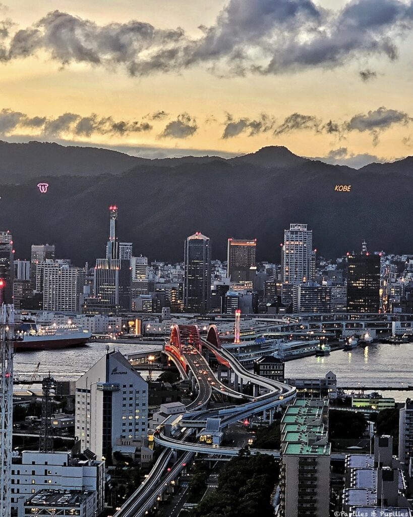 Vue sur Kobé (nuit)