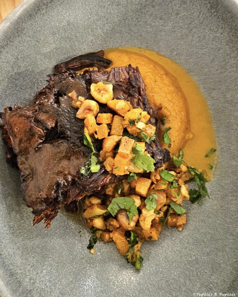 Boeuf à la grecque, cuit au vin