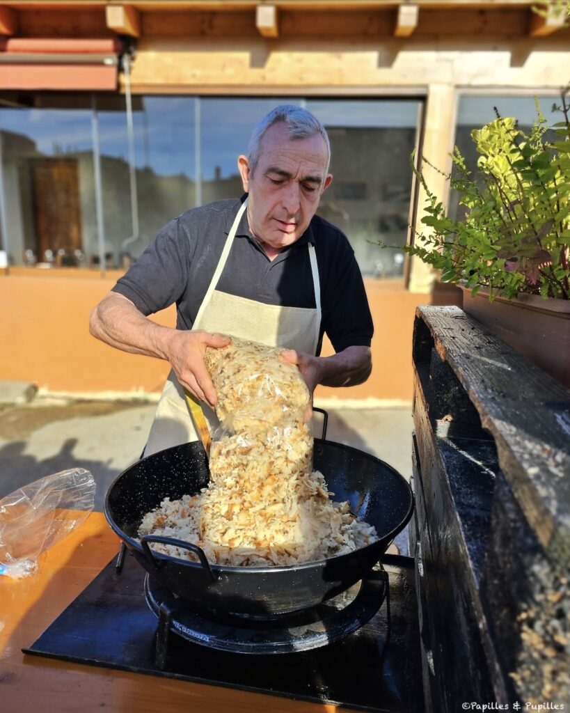 Versez les miettes de pain