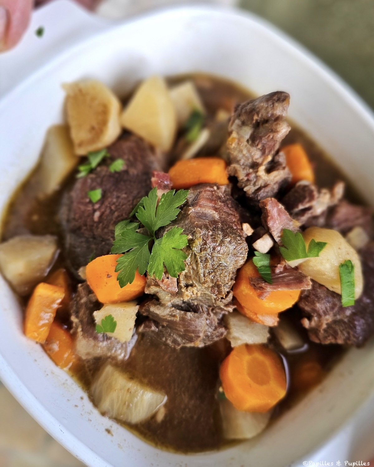 Jarret de boeuf mijoté aux carottes et aux navets