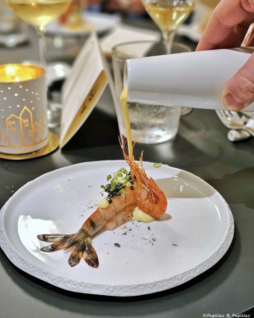 Crevettes, limquat et bisque safranée