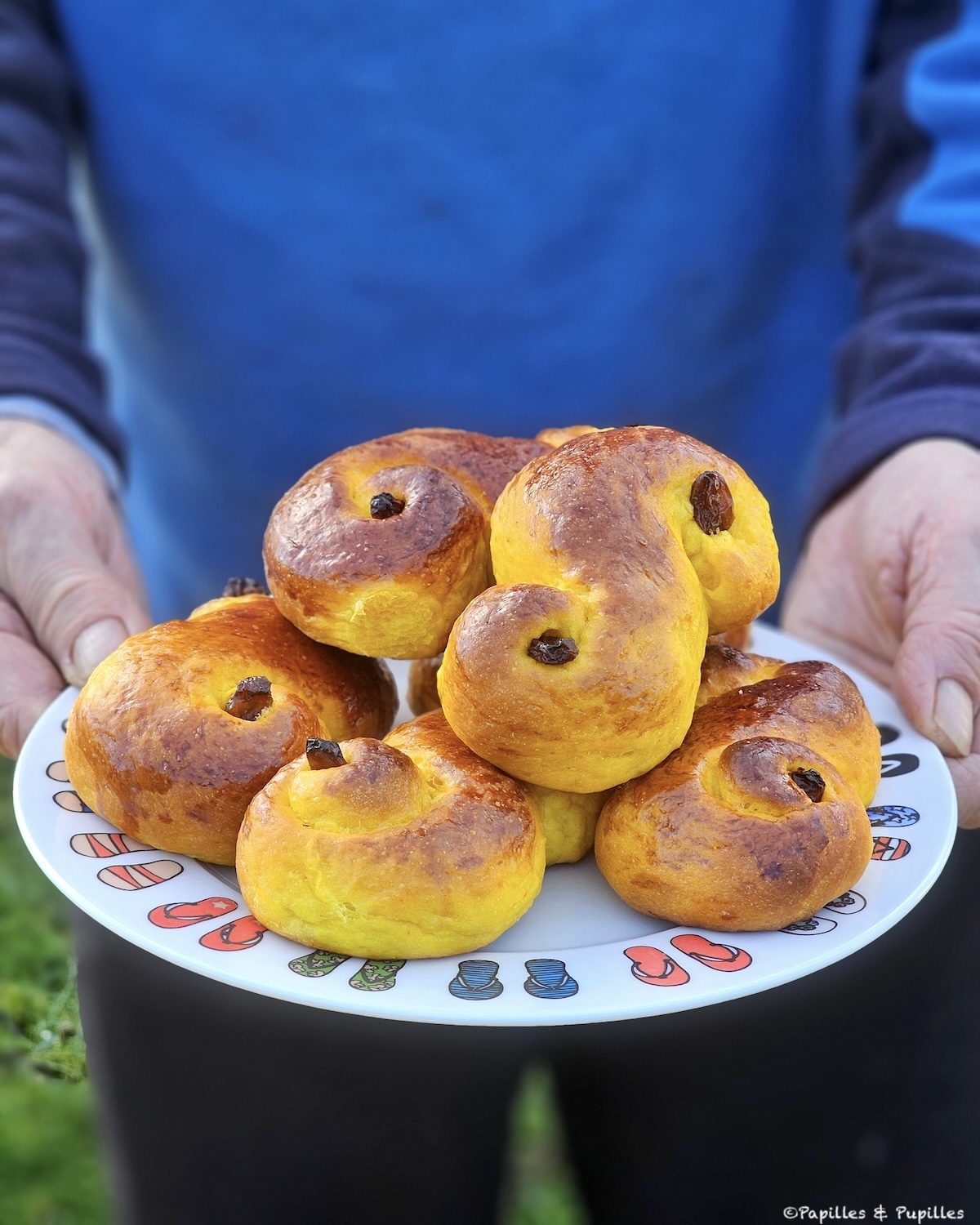 Lussekatt traditionnels suédois façonnés en S