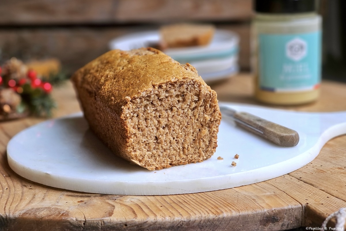 Pain d’épices rustique au seigle coupé en tranches
