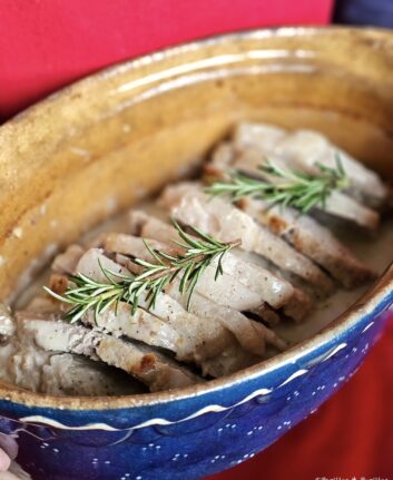 Rôti de porc au lait, tranché