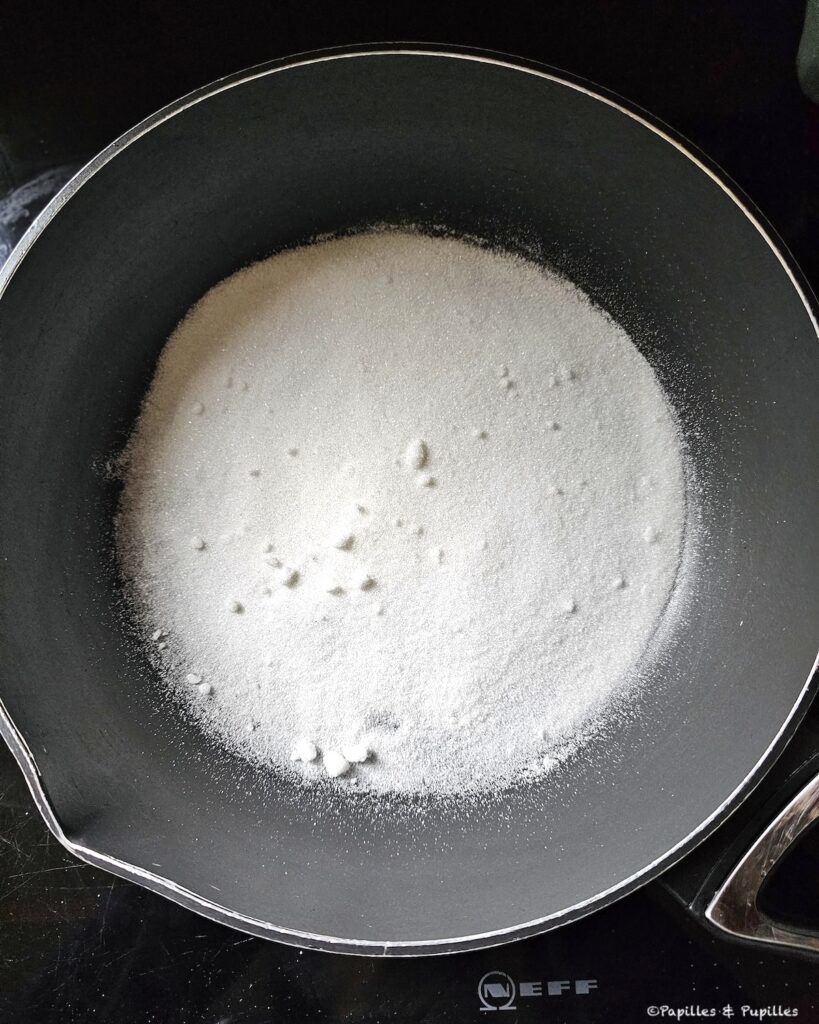 Sucre dans la poêle