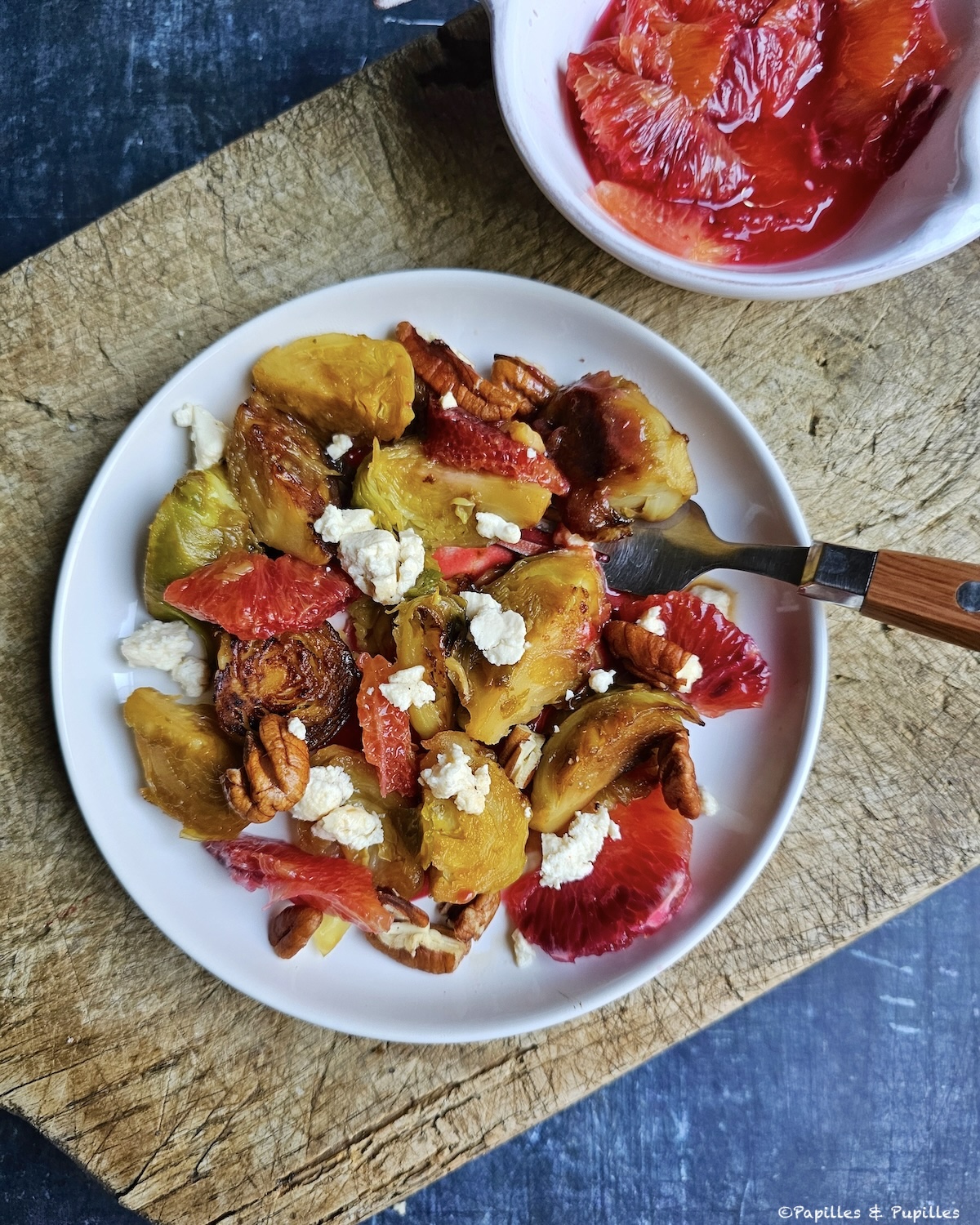Choux de Bruxelles rôtis, orange sanguine et noix de pécan