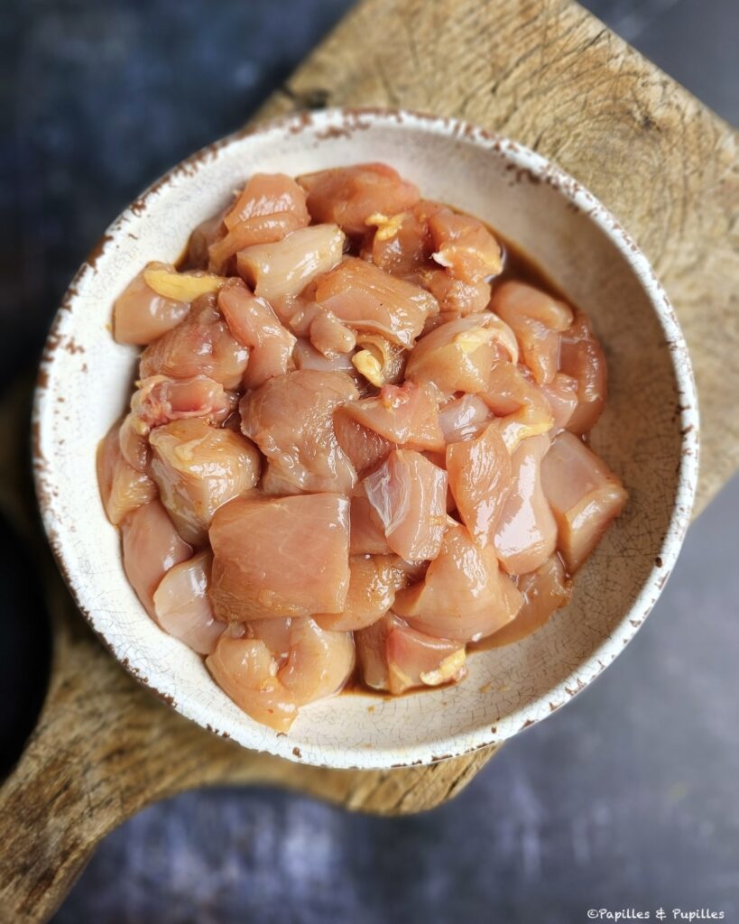 Dés de poulet marinés