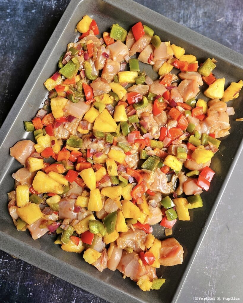 Mélangez poulet avec le reste