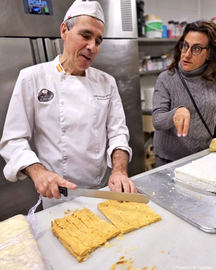 Coupez la pâte feuilletée