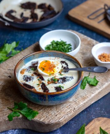 Crémeux au Parmesan, morilles et œufs mollets