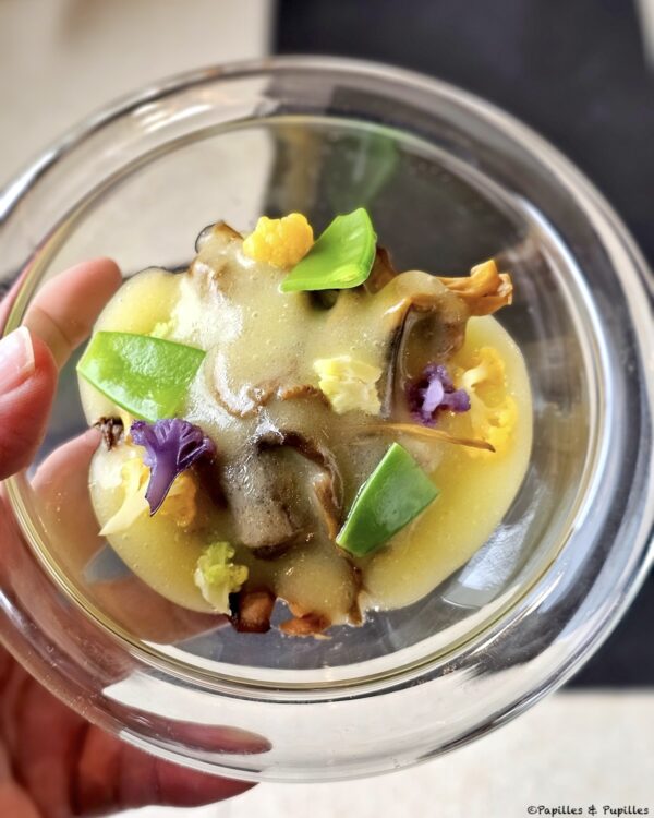 Champignons marinés aux légumes d'hiver Dans le garde manger