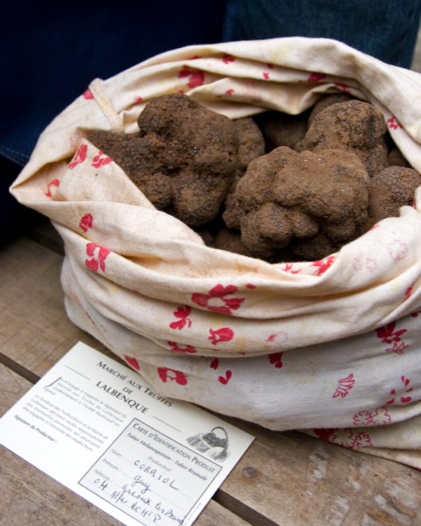 Marché aux truffes Lalbenque ©Pim Techamuanvivit CC BY-NC-ND 2.0