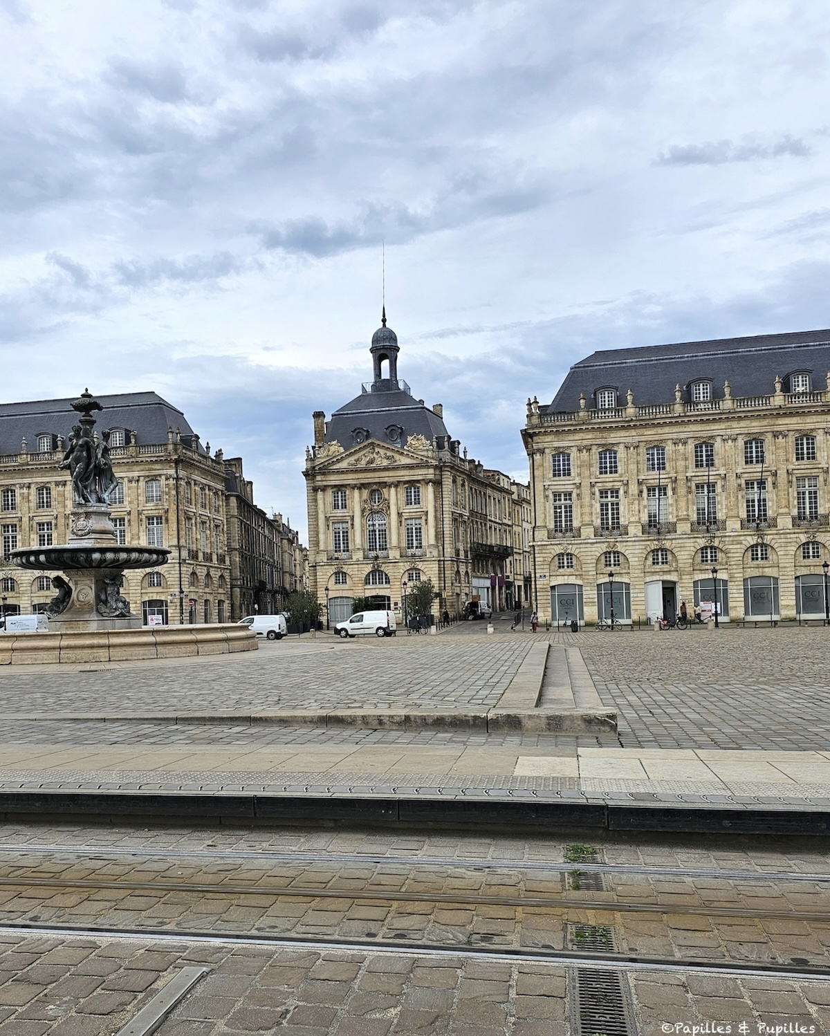 Place de la Bourse, Bordeaux - Avant la pluie