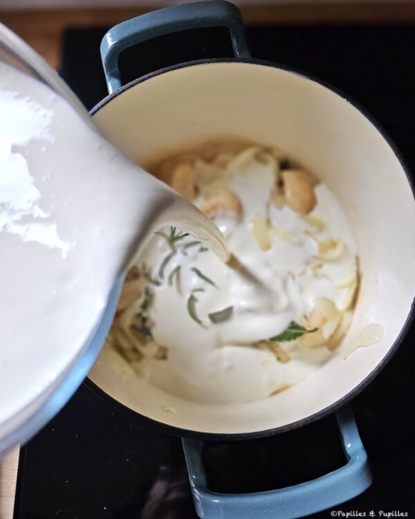 Versez lait + crème