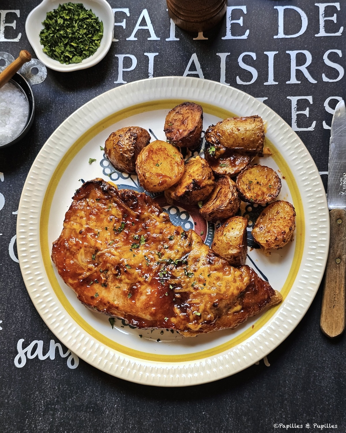 Côtes de porc et pommes de terre, sauce BBQ, à l'Easy Fry