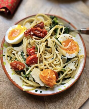Spaghetti aux épinards et tomates