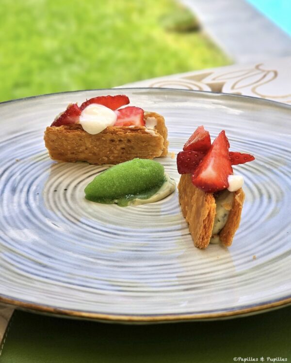 Fraise à crue, crémeux et sorbet menthe