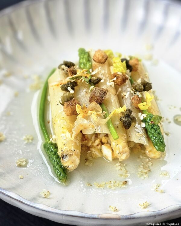 Asperges blanches de Mathieu Gabin, vinaigrette à la fleur de sureau et mimosa d'oeuf de caille