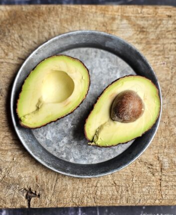 Avocat coupé en deux
