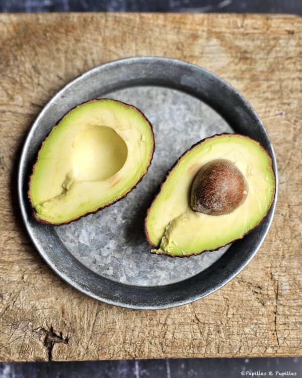 Avocat coupé en deux