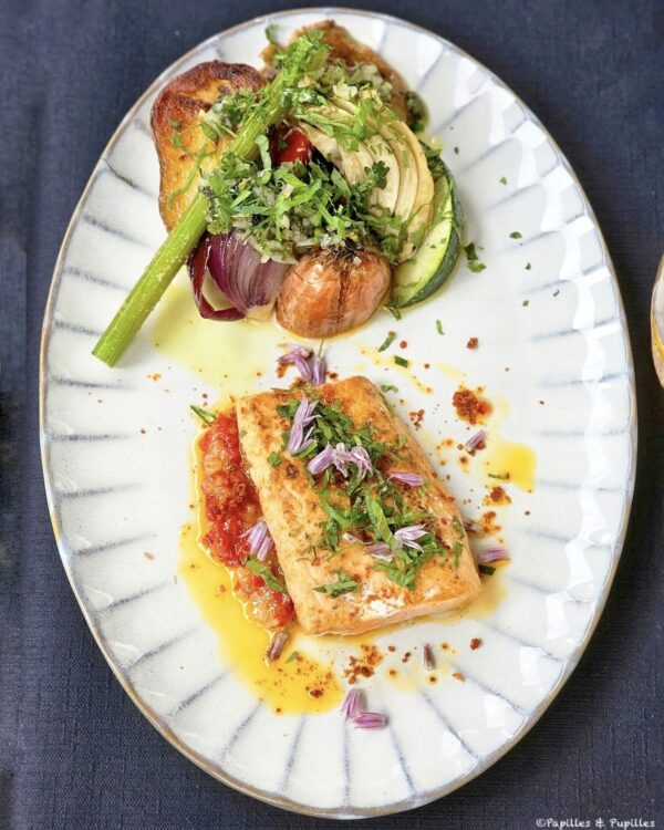 Saumon mariné au saté et cacahuètes (28 €)