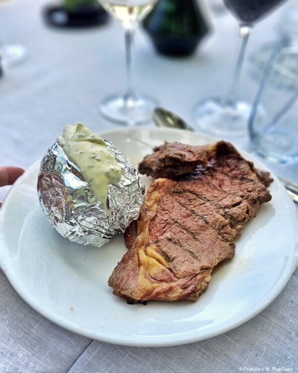 Entrecôte pommes de terre sous la braise