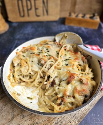 Gratin de pâtes au poulet et champignons