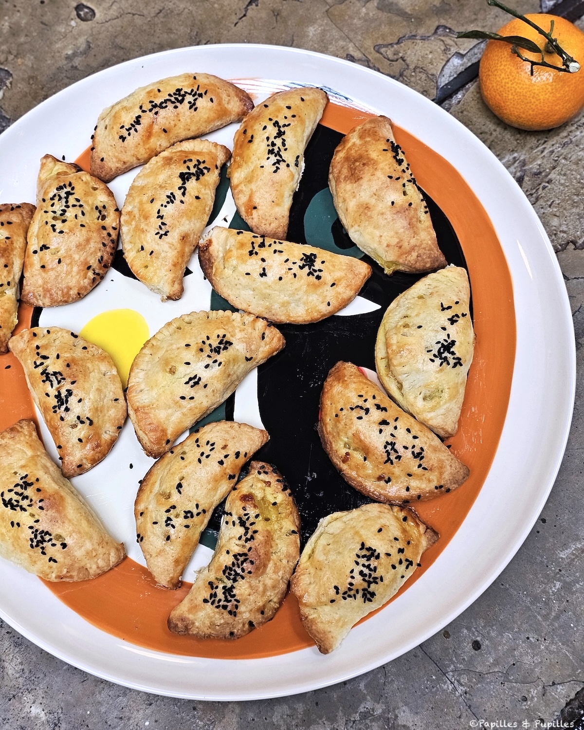 Chaussons aux pommes de terre, fromage et chermoula