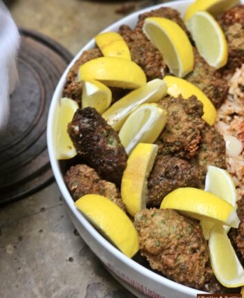Croquettes aux petites pois, à la feta et au zaatar