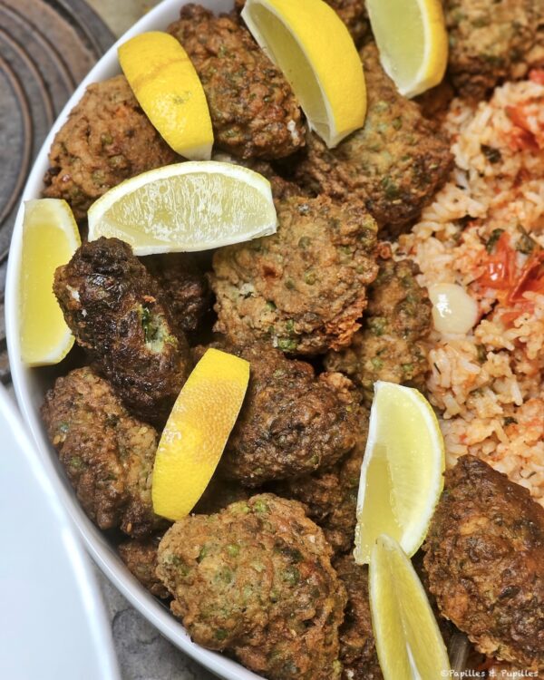 Croquettes aux petites pois, à la feta et au zaatar
