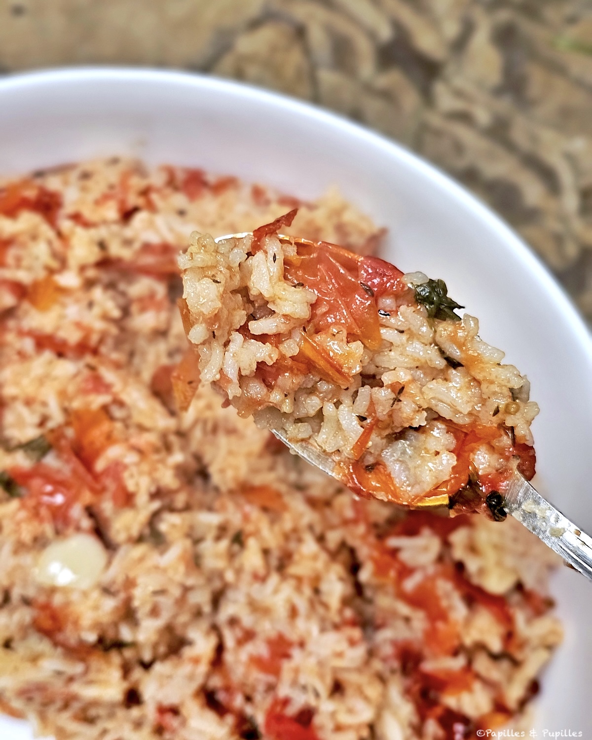 Riz au four, aux tomates confites et à l'ail