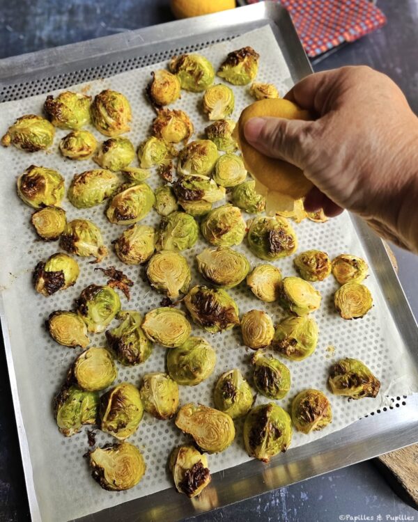 Arrosez de jus de citron